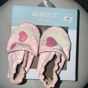 Robeez pink baby crib shoes